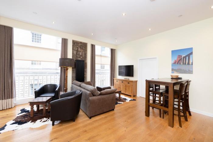 JOIVY 1 bed Flat in Old Town, next to St Giles Cathedral