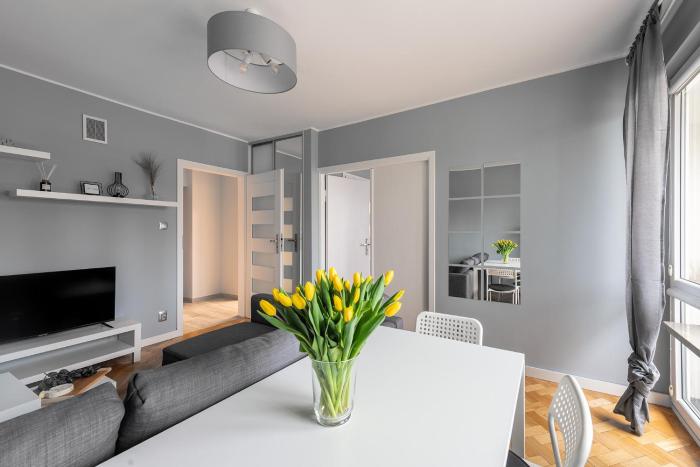 Jagiellońska 64 Prywatne mieszkanie z oddzielną sypialnią i balkonem Samodzielne Zameldowanie! Self Check-in System!