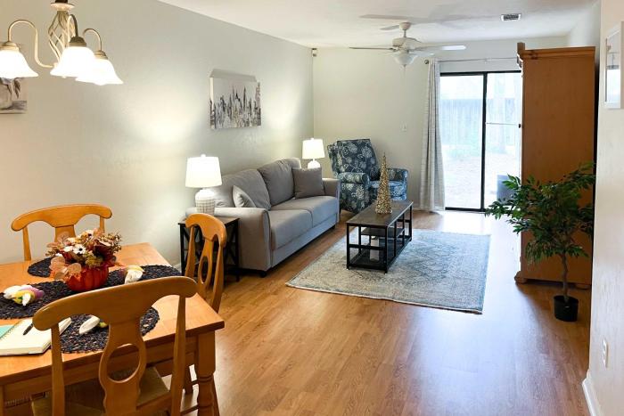 Cozy Condo about 5 Mi to University of Florida!