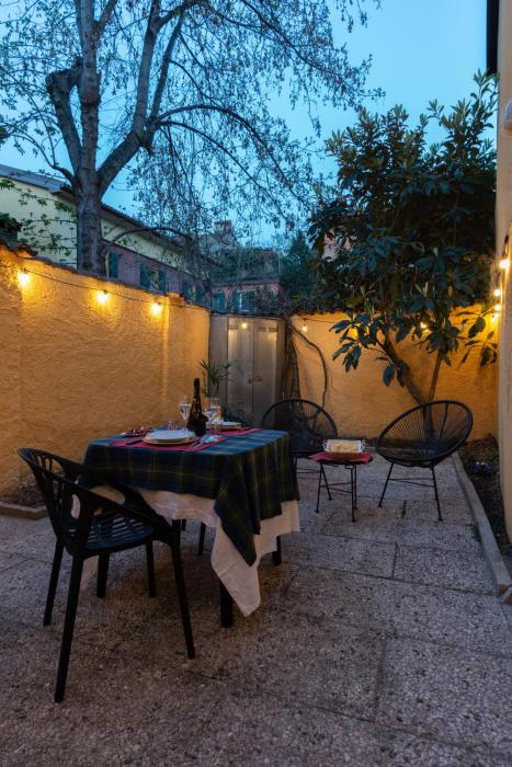 Giardino dellApollonia fra 2 Torri e SantOrsola