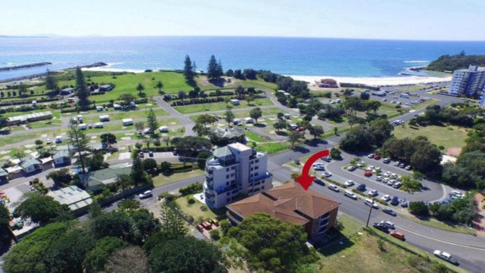 Paradise Court 1