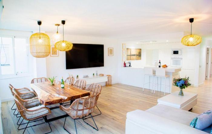 Beautiful spacious two bed facing the Ocean!