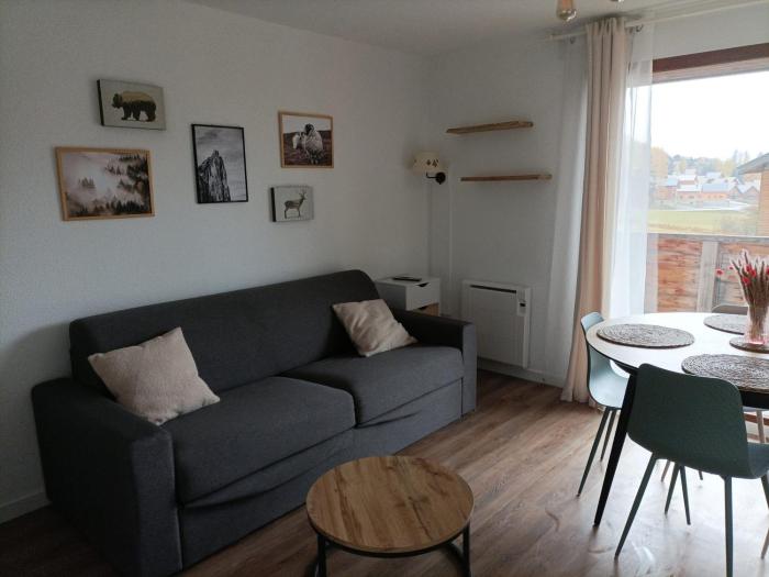Appartement rénové 2 pièces avec balcon et parking gratuit - FR-1-504-160