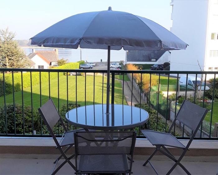 Appartement rénové avec terrasse VUE SUR MER à TREGASTEL - Ref 481