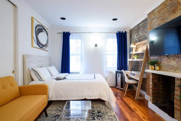 24-17 Renovated Studio Prime Location WD