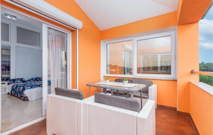 2 Bedroom Stunning Apartment In Pula