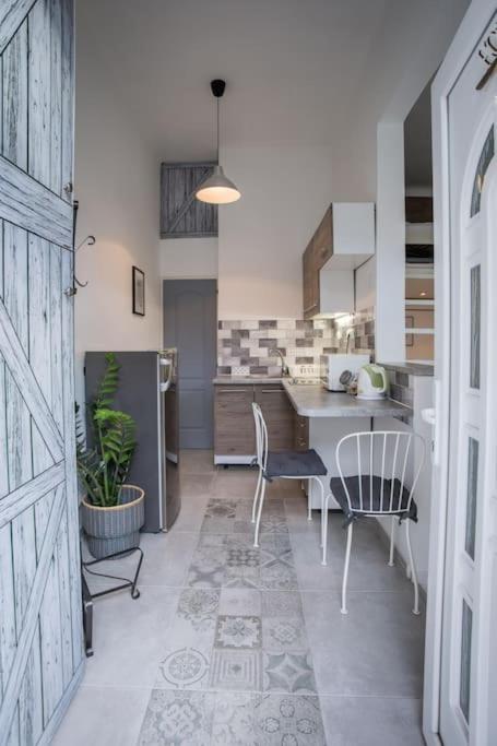 Cozy studio with Air condition FRESHLY RENOVATED