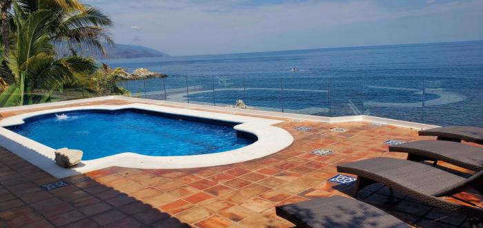 Ocean Front Villa - Private Pool and Ocean Access