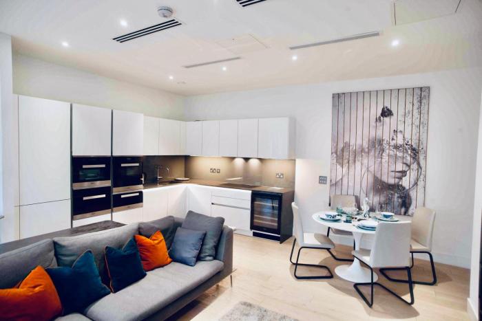 Thames riverside apartment in London