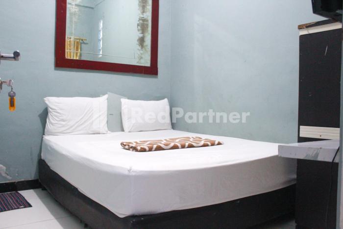 Snow White Residence near Grogol Mitra RedDoorz