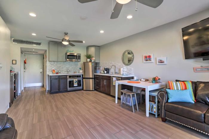 Pool and Hot Tub Access Palm Desert Studio Condo