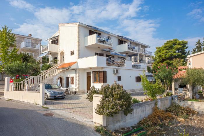 Apartments by the sea Slatine, Ciovo - 13298