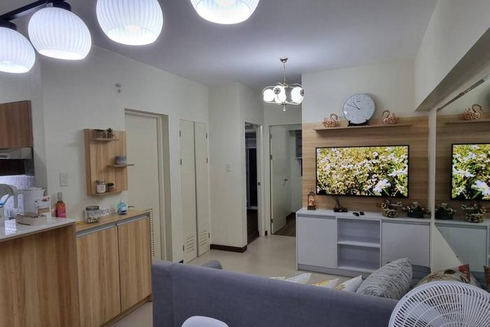 A cozy 2 bedroom condo in Metro