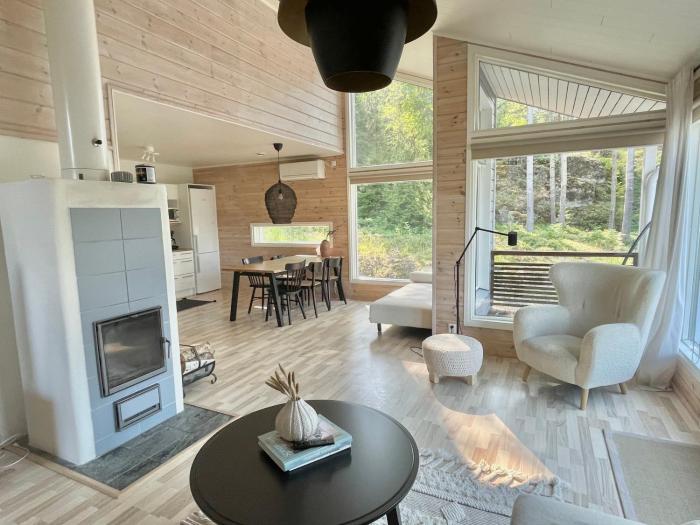 Villa Laidike with saunafireplace, 80 km Helsinki