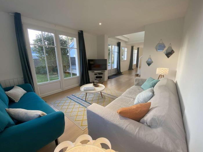 Grande Maison Rénovée 3* à Bénodet, Jardin Clos, Salle de Jeux, Parking, Wifi, Terrasse, 4 chambres - FR-1-481-112