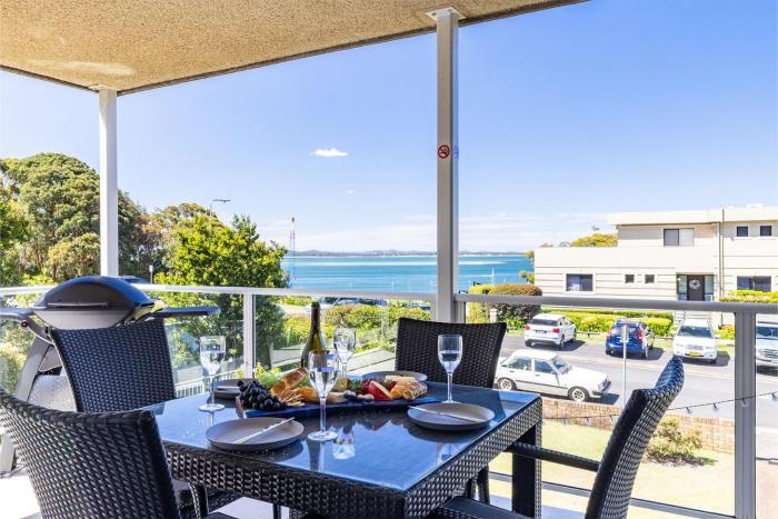 Portofino, 2,7 Laman St - Beautifully styled unit on first floor with stunning views, Air con, Wi-Fi and close to town