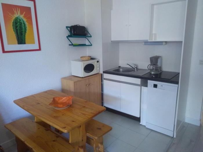 Studio rénové 4 pers, pied des pistes, loggia, cuisine équipée - FR-1-262-83