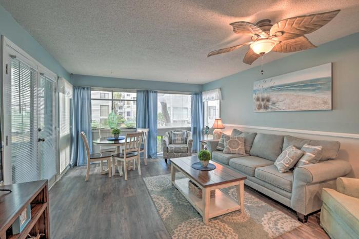 Walk to Ocean Myrtle Beach Retreat with Sunroom