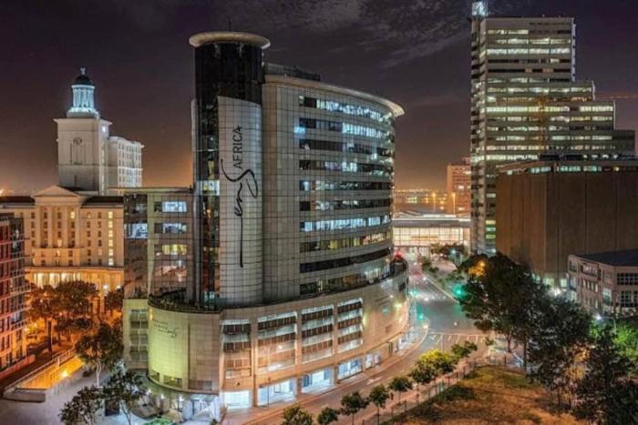 Sunny, Central Cape Town living!