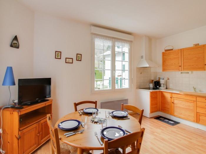 Appartement T2 avec terrasse, coin nuit, parking et proximité télécabine - 4 pers. - FR-1-401-66