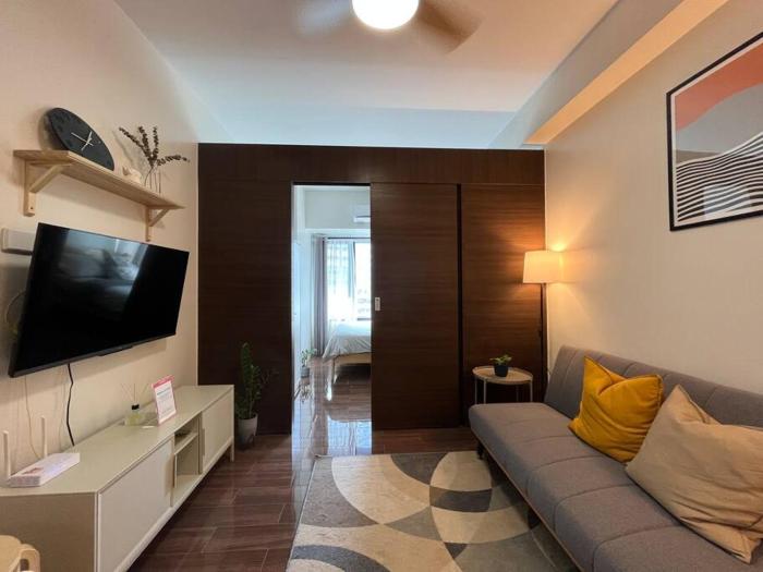 Hygge home with Ayala CBD Makati view! NEW!