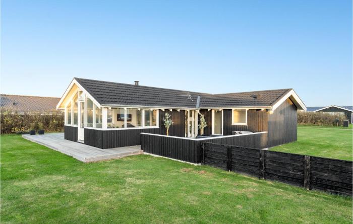 Stunning Home In Løkken With Wifi