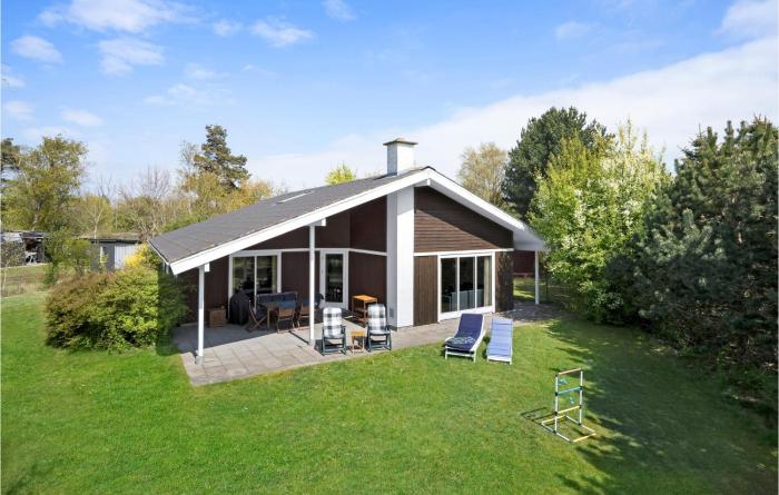 Nice Home In Rødby With Sauna