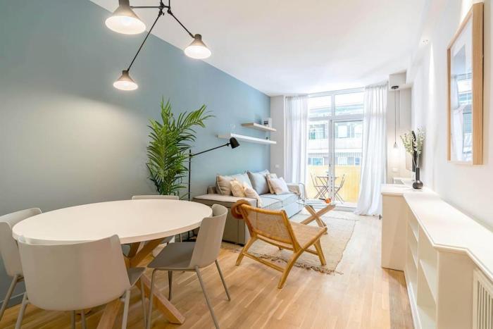 Modern stylish 3 bedroom Arco de Triunfo