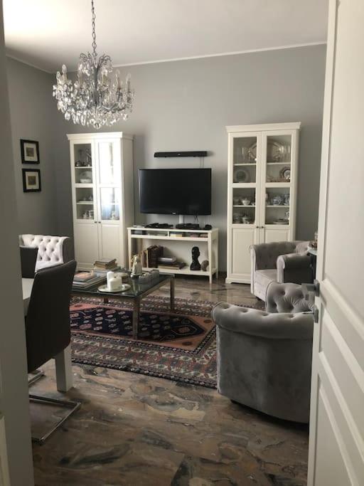 [Duomo walking distance]modern flat with free wifi