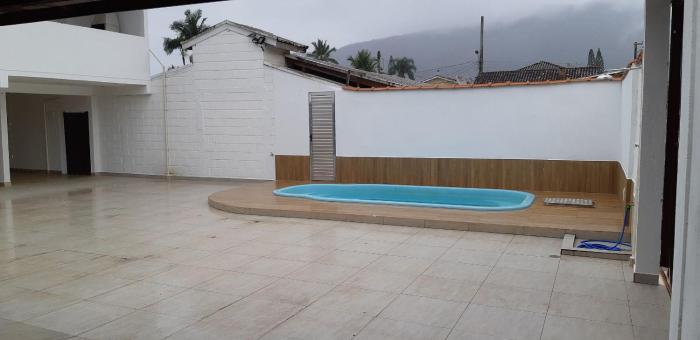 0006.06 -Maranduba - Chalé -2 Dorm - 8 Pess - 3 Quadras Do Mar - Piscina Coletiva - WIFI Churrasqueira,Ar Condicionado