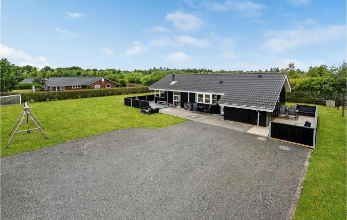 3 Bedroom Cozy Home In Hemmet