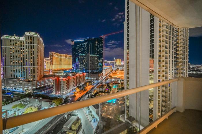 MGM Signature Towers, Balcony Suite, Strip View - NO RESORT FEES!