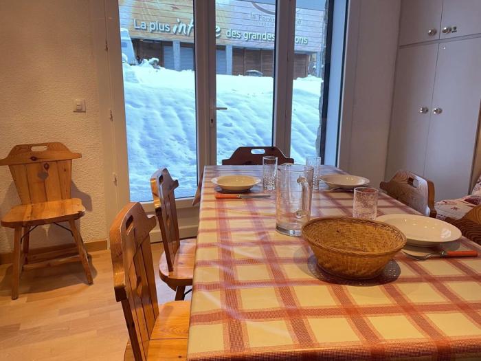 Studio cabine 8 pers, Sud, pied de piste, centre station, proche commerces et ESF - FR-1-330-40