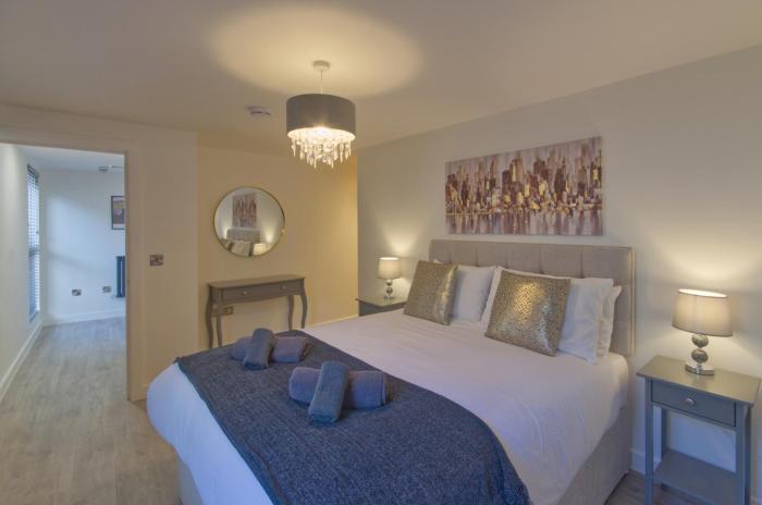 Marina Walk, New Luxury Coastal Apartment in The English Riviera, close to the Shops, Bars and Restaurants with Torquay Marina and Torre Abbey Sands Beach a short walk away!