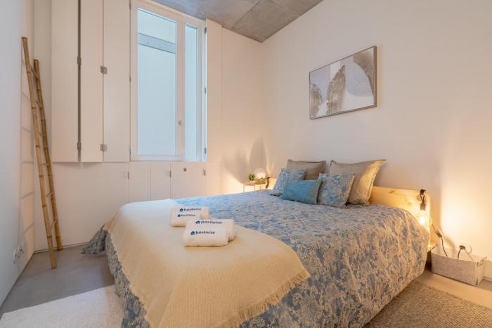 Host Wise - Luxurious Private Flats - Balcony