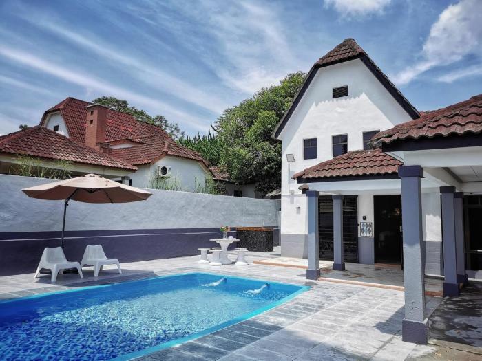 Yussy Homestay at Afamosa Villa
