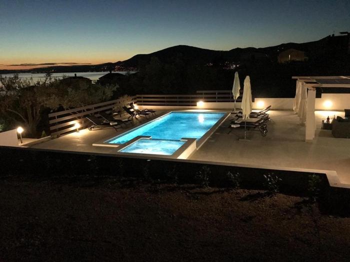 Apartment in Okrug Gornji with terrace, air conditioning, WiFi, dishwasher 5048-3