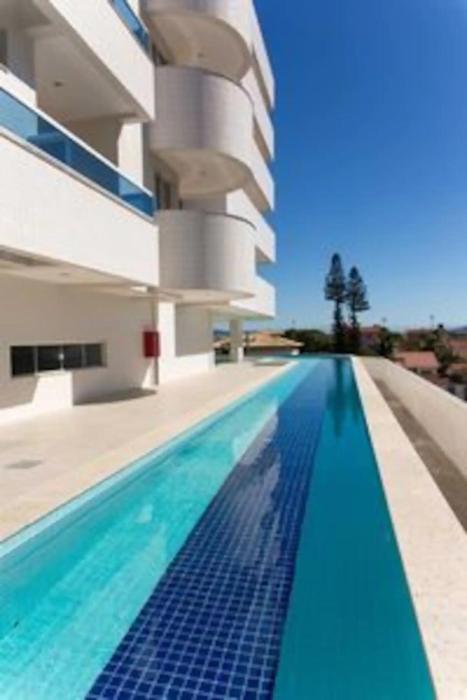 Apartamento Completo com Piscina no Condomínio em Cabo Frio