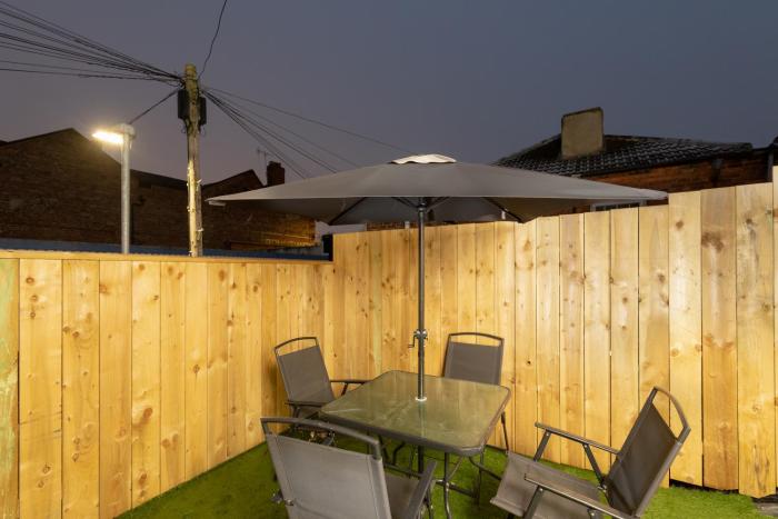 Central Roof Terrace Apartment