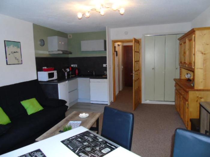 Studio rénové à Valfréjus, 4 pers, proche des pistes, balcon sud, cuisine équipée, draps inclus - FR-1-561-100