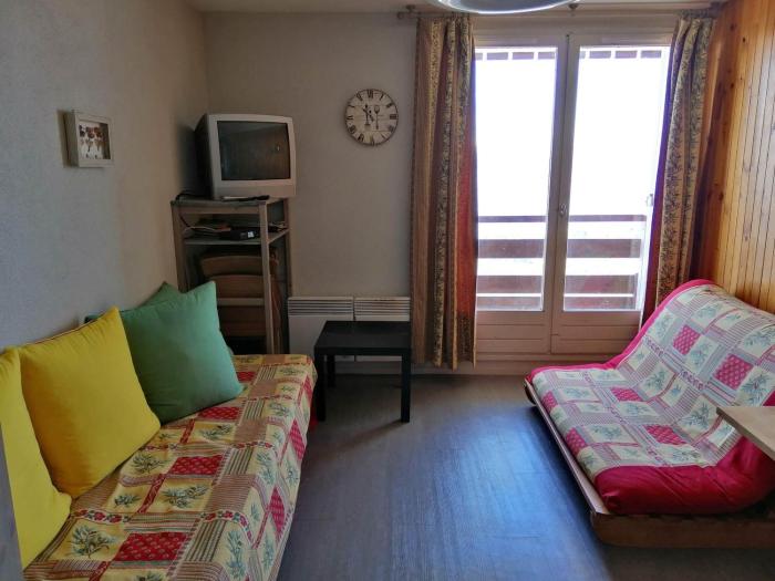 Chaleureux 2P, balcon, proche pistes & commerces - FR-1-557-99