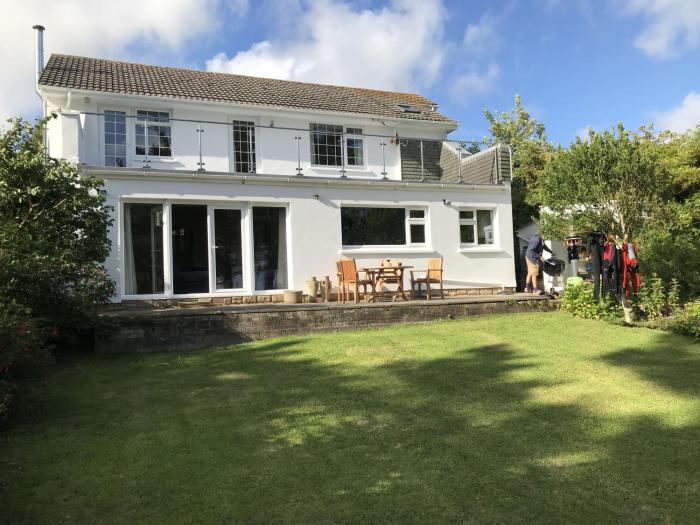 BRAUNTON WHITE HOUSE 4 Bedrooms