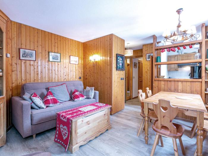 Appartement Chaleureux avec Parking et Accès Facile aux Pistes à Val-dIsère - FR-1-694-233
