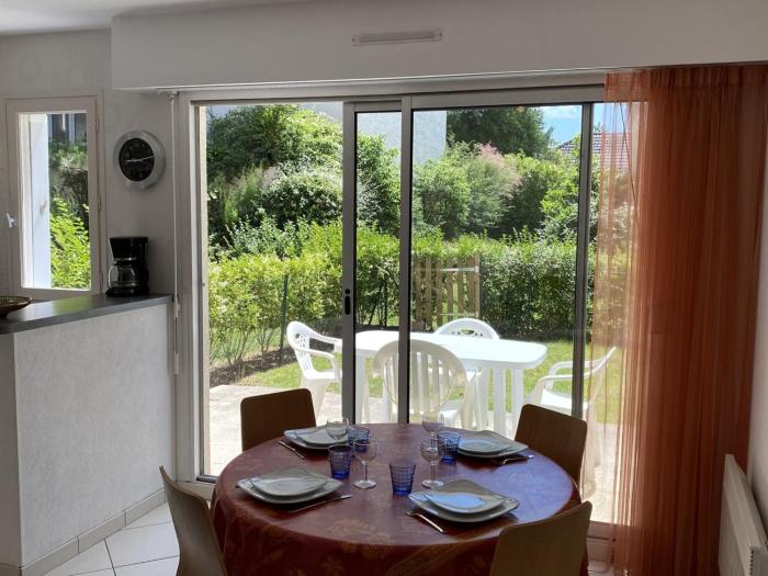 Cabourg : Studio Rez-de-Jardin Proche Plage, Animaux Acceptés, TV, Wi-Fi Optionnel - FR-1-487-331