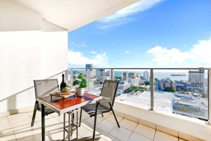 Arafura Adventure - CBD Suite with Sprawling Views