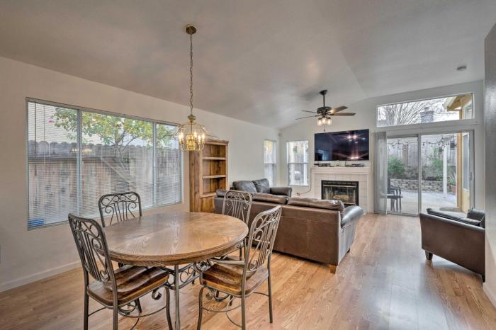 Cozy Home with Hot Tub about 13 Mi to Sacramento