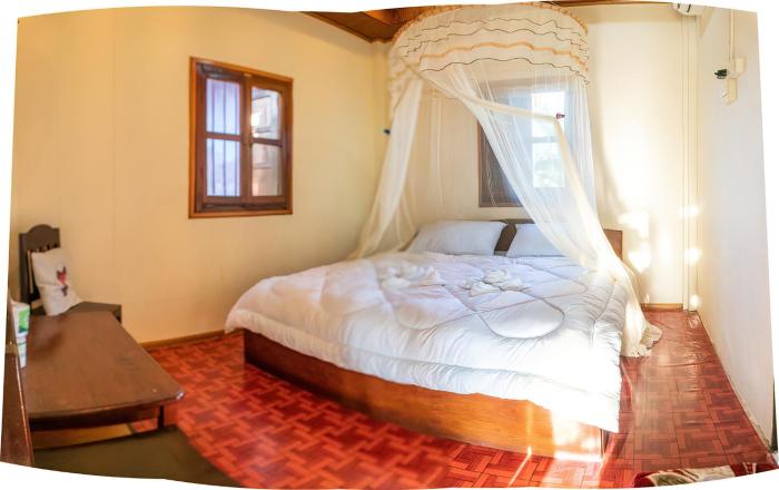 Chanhthida Guesthouse and The River Front Restaurant