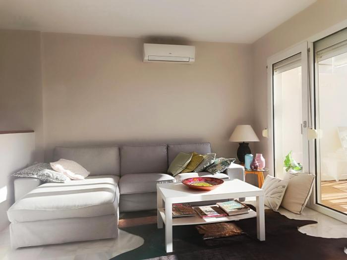 Lovely 3 bedroom duplex with pool & great sea view