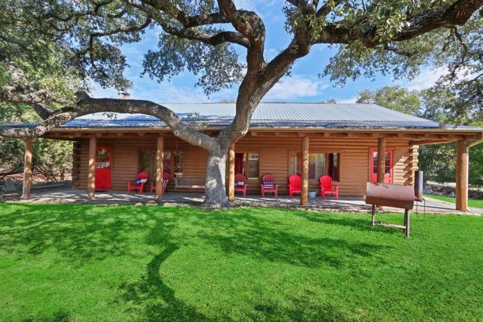 Wimberley Log Cabins Resort and Suites- Unit 2