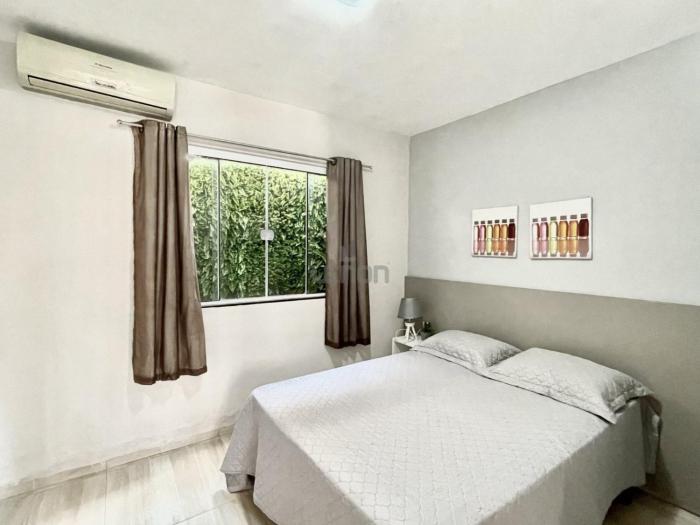 025 - Residencial com Piscina e Jacuzzi em Bombas